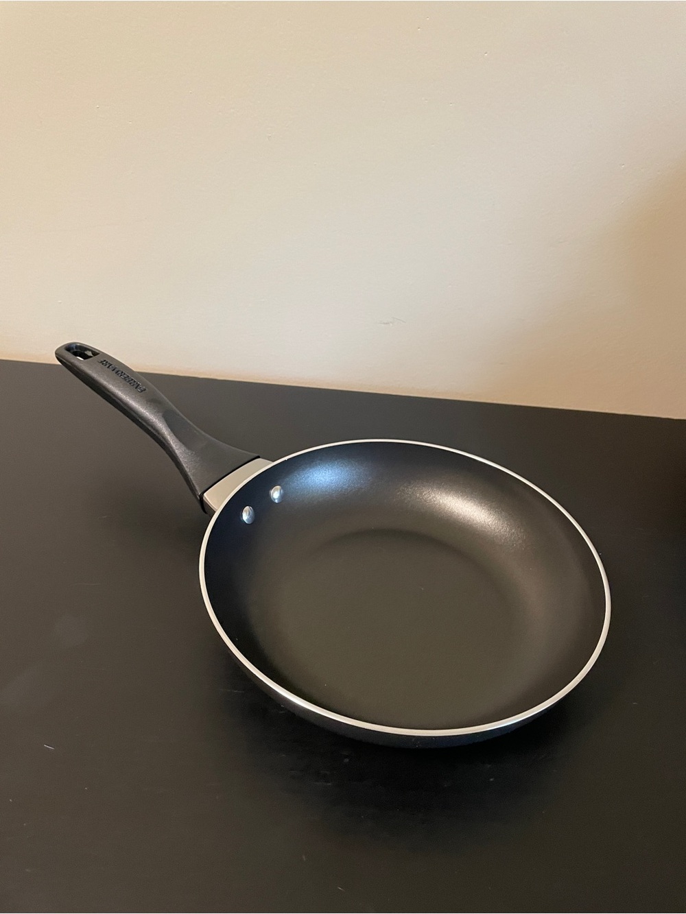 NWOT FARBERWARE NONSTICK 8 INCH FRYING PAN
